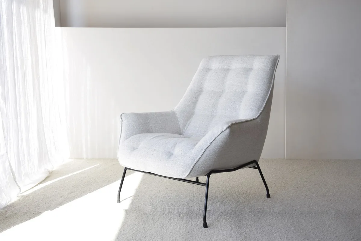 Butaca respaldo alto tonos beige